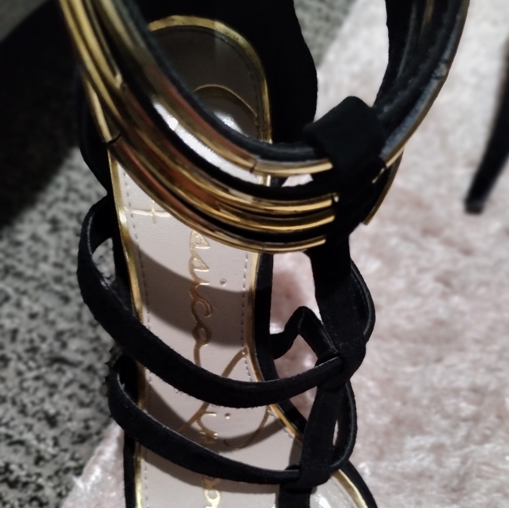 Heels - Picture 2 of 4